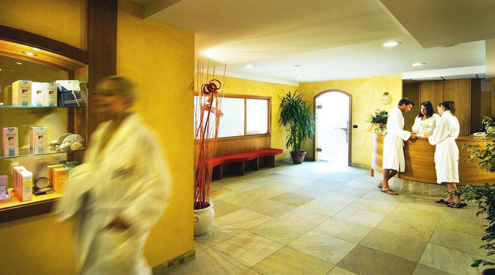 Carlo Magno Hotel Spa Resort Madonna Exterior foto